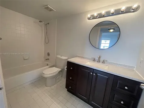 2600 Collins Avenue Miami Beach FL 33140