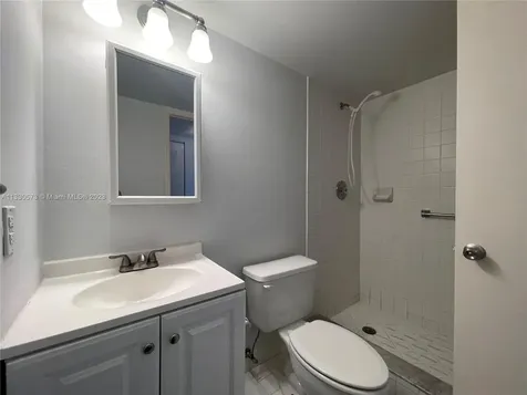 2600 Collins Avenue Miami Beach FL 33140