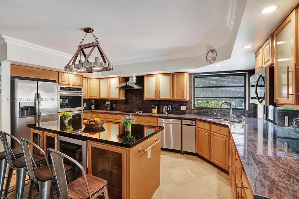1049 N Southlake Drive Hollywood FL 33019