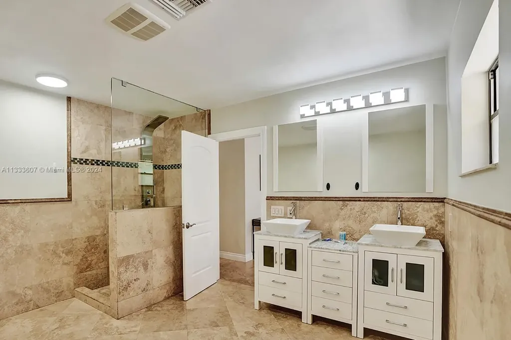 1049 N Southlake Drive Hollywood FL 33019