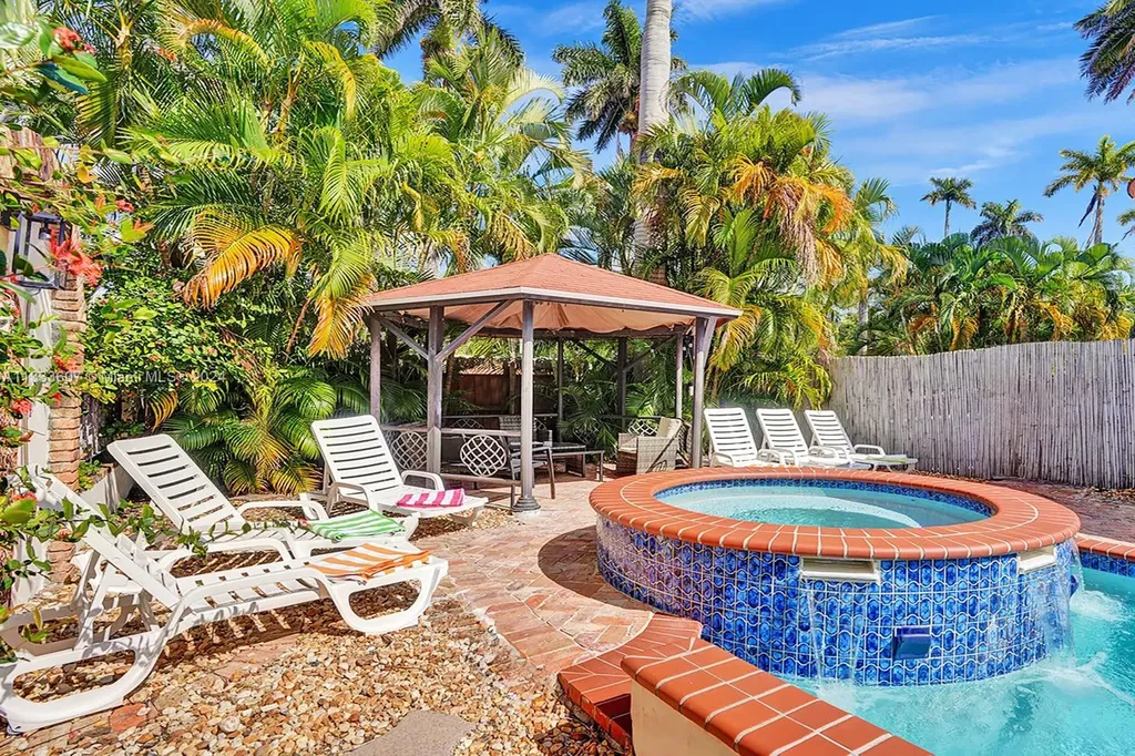 1049 N Southlake Drive Hollywood FL 33019