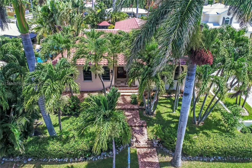 1049 N Southlake Drive Hollywood FL 33019