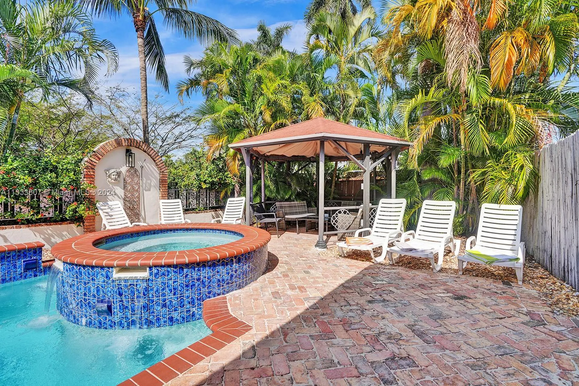 1049 N Southlake Drive Hollywood FL 33019