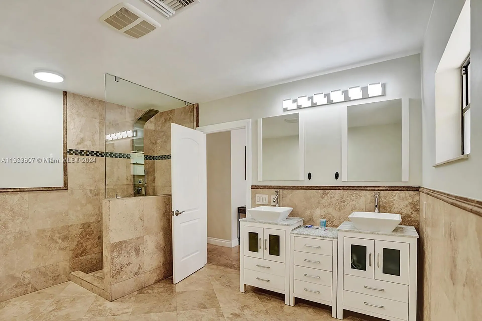 1049 N Southlake Drive Hollywood FL 33019