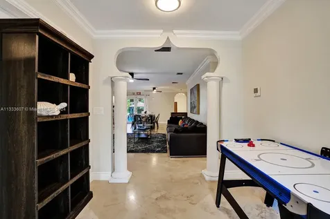 1049 N Southlake Drive Hollywood FL 33019