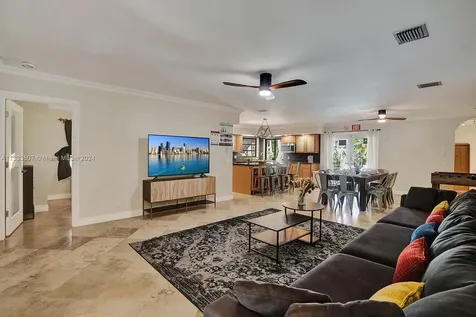 1049 N Southlake Drive Hollywood FL 33019