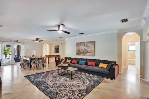 1049 N Southlake Drive Hollywood FL 33019