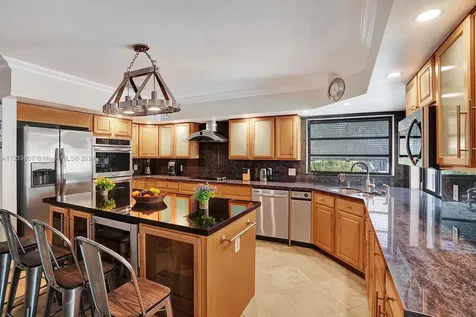 1049 N Southlake Drive Hollywood FL 33019