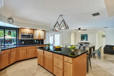1049 N Southlake Drive Hollywood FL 33019