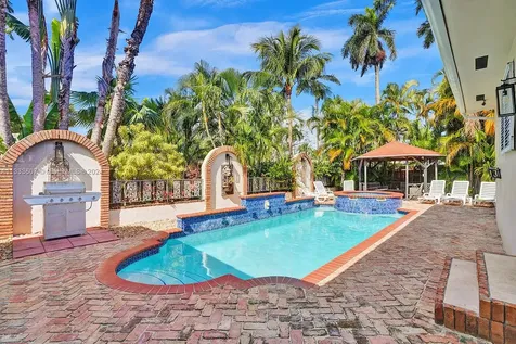 1049 N Southlake Drive Hollywood FL 33019
