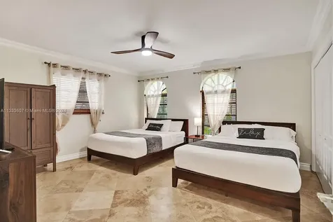 1049 N Southlake Drive Hollywood FL 33019