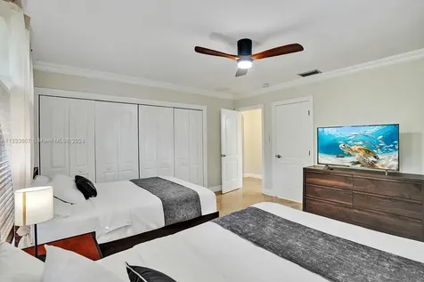 1049 N Southlake Drive Hollywood FL 33019