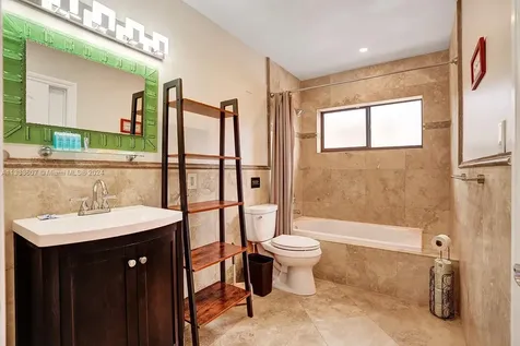 1049 N Southlake Drive Hollywood FL 33019