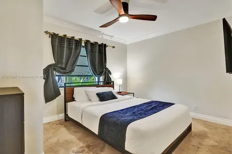 1049 N Southlake Drive Hollywood FL 33019