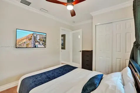 1049 N Southlake Drive Hollywood FL 33019