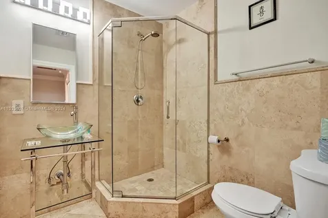 1049 N Southlake Drive Hollywood FL 33019