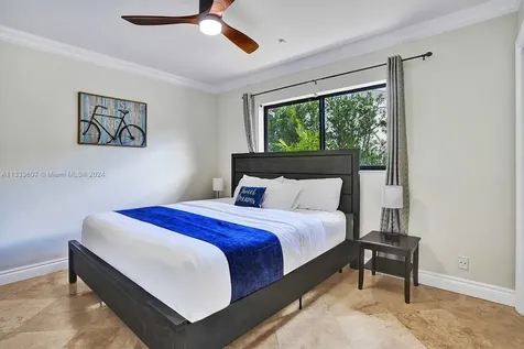 1049 N Southlake Drive Hollywood FL 33019
