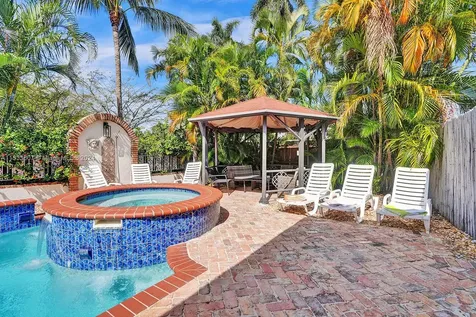 1049 N Southlake Drive Hollywood FL 33019