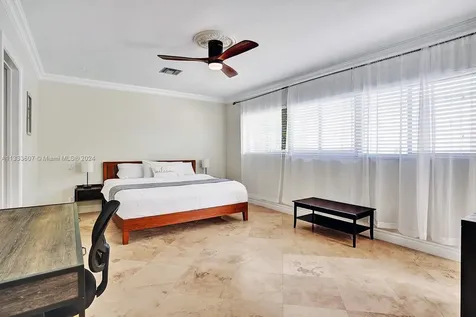 1049 N Southlake Drive Hollywood FL 33019