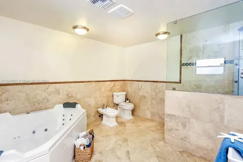 1049 N Southlake Drive Hollywood FL 33019