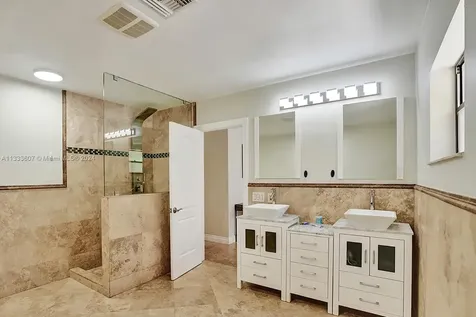 1049 N Southlake Drive Hollywood FL 33019
