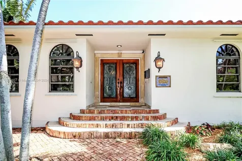 1049 N Southlake Drive Hollywood FL 33019