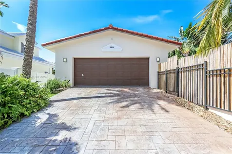 1049 N Southlake Drive Hollywood FL 33019