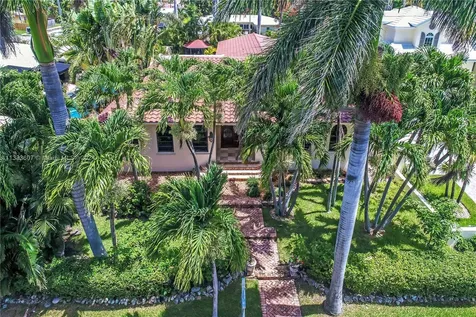 1049 N Southlake Drive Hollywood FL 33019