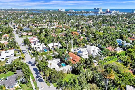 1049 N Southlake Drive Hollywood FL 33019