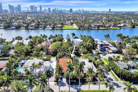 1049 N Southlake Drive Hollywood FL 33019