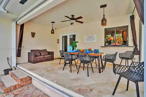 1049 N Southlake Drive Hollywood FL 33019