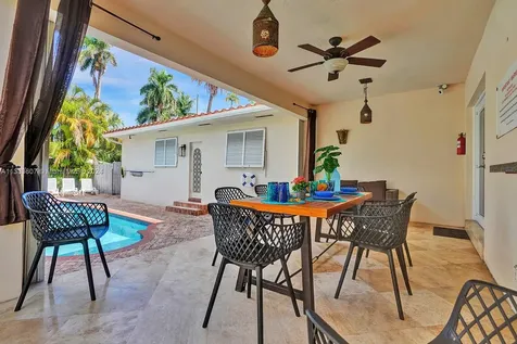 1049 N Southlake Drive Hollywood FL 33019