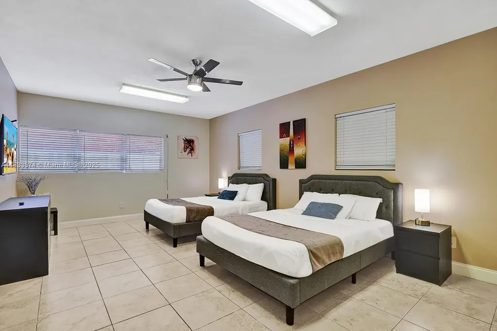 947 Washington Street Hollywood FL 33019