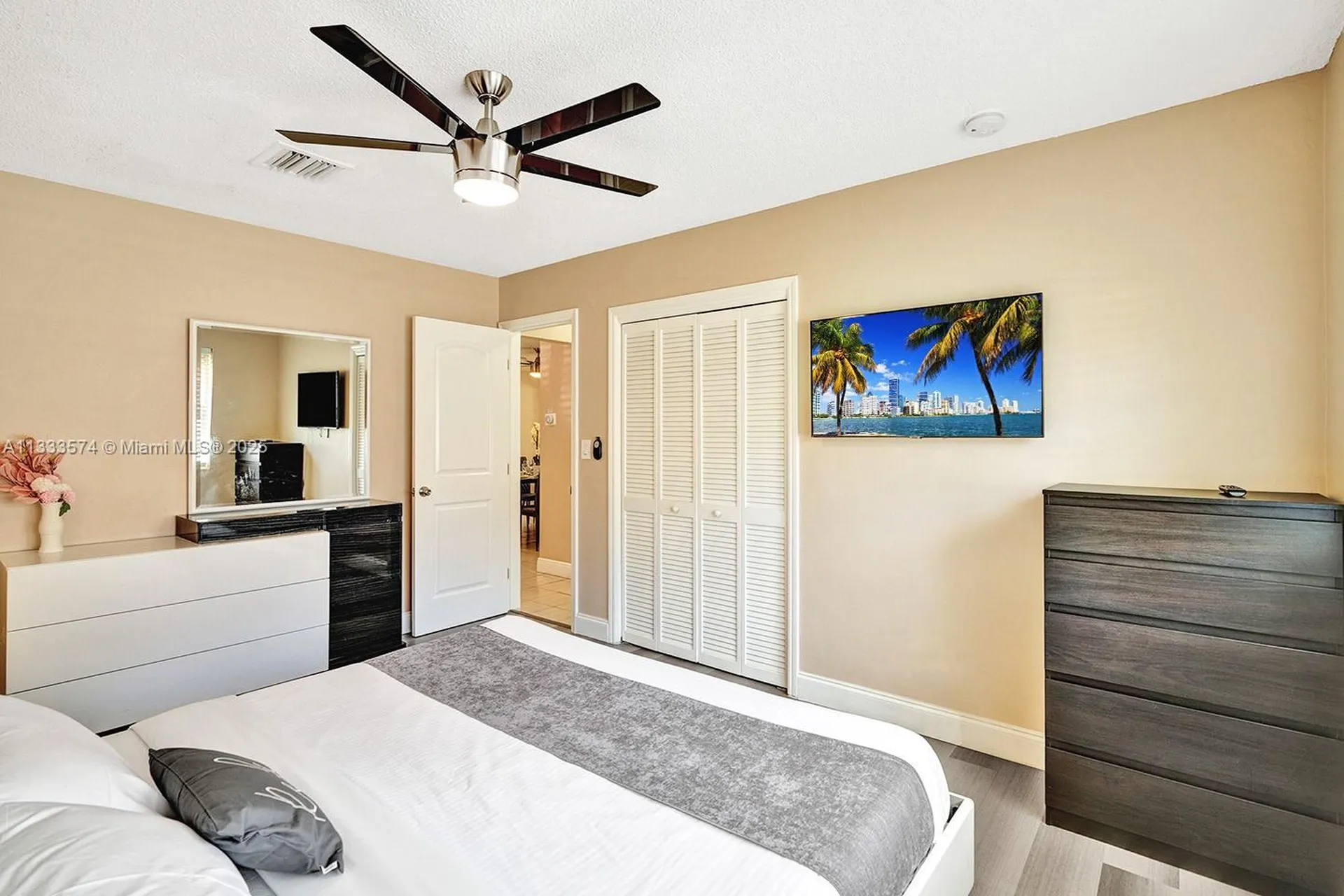 947 Washington Street Hollywood FL 33019