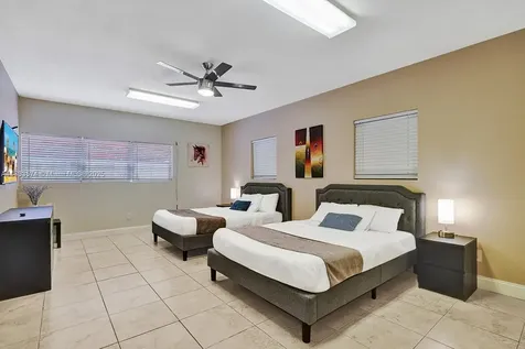 947 Washington Street Hollywood FL 33019