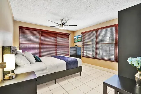 947 Washington Street Hollywood FL 33019