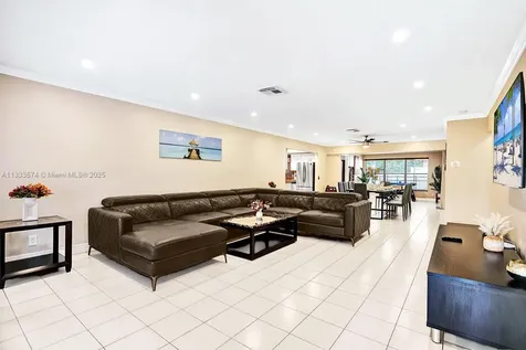 947 Washington Street Hollywood FL 33019