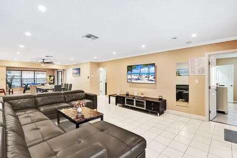 947 Washington Street Hollywood FL 33019