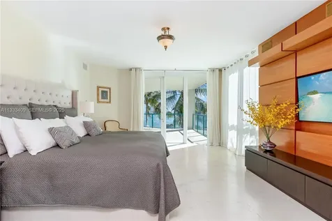 1660 W Glencoe Street Coconut Grove FL 33133