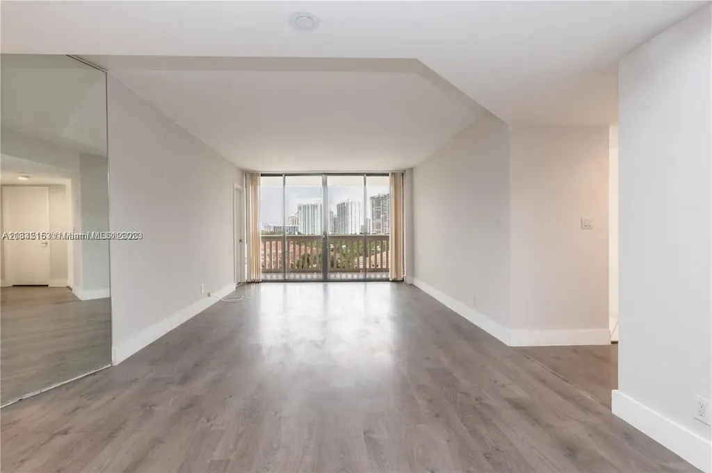 1000 W Island Boulevard Aventura FL 33160