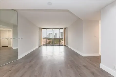 1000 W Island Boulevard Aventura FL 33160