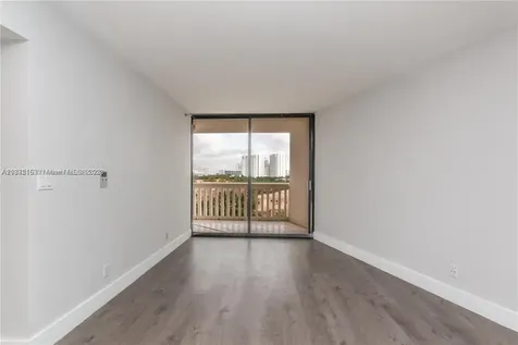 1000 W Island Boulevard Aventura FL 33160