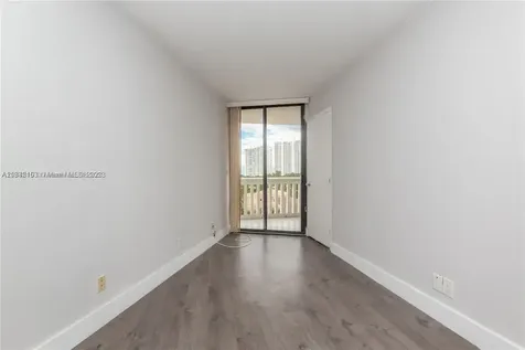 1000 W Island Boulevard Aventura FL 33160