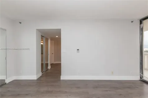 1000 W Island Boulevard Aventura FL 33160