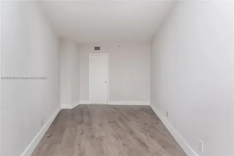 1000 W Island Boulevard Aventura FL 33160