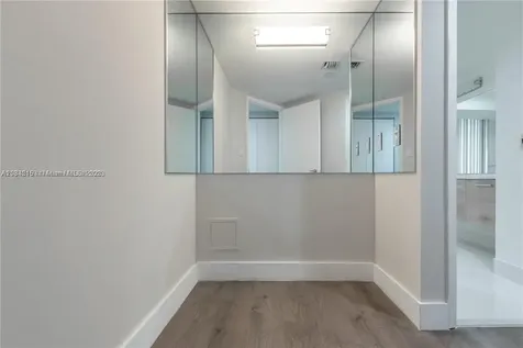 1000 W Island Boulevard Aventura FL 33160