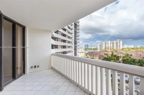 1000 W Island Boulevard Aventura FL 33160
