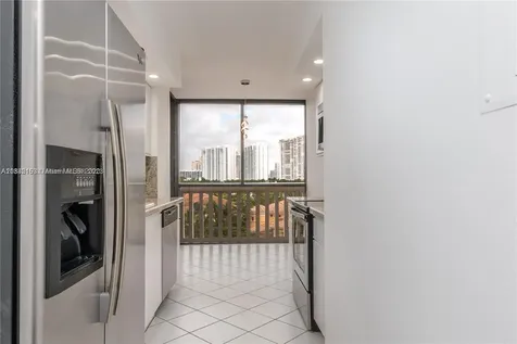1000 W Island Boulevard Aventura FL 33160