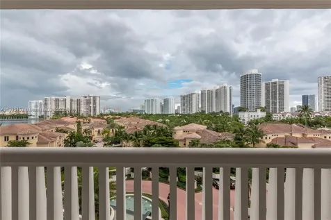 1000 W Island Boulevard Aventura FL 33160