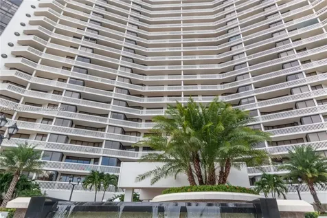 1000 W Island Boulevard Aventura FL 33160